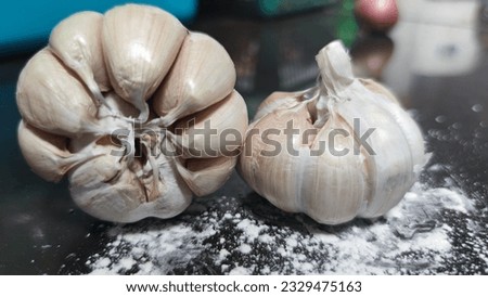 fresh garlic in hand ready to cook delicious dish