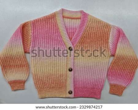 V-neck Fisherman stitch knitted sweater and Cardigan.