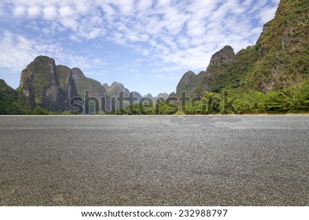 China Guilin Mountains Highway