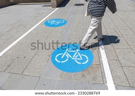 Traffic signs on the road that is used to the movement of bicycles