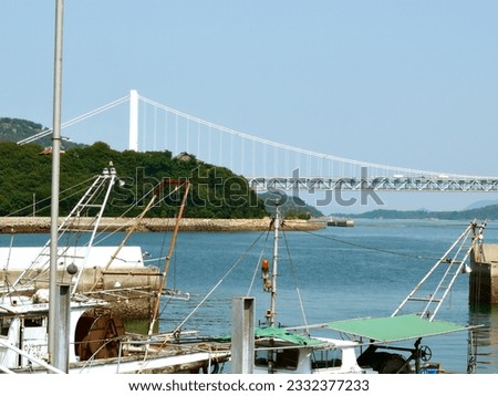 This is a panoramic view of the Seto Ohashi Bridge, which is a landmark
of Western Japan, above the mountain.
This picture was taken from the fishing port on the other side of the
mountain.
