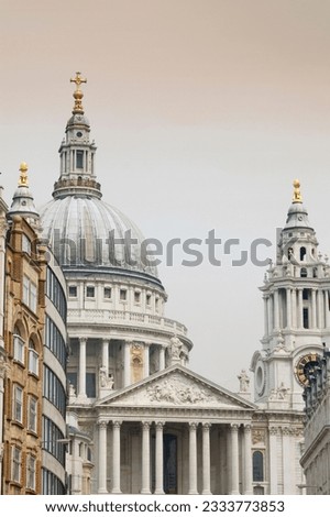 London-s most important church with surrounded by buildings