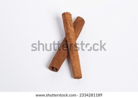 Kayu manis cinnamon Cinnamomum verum on white background