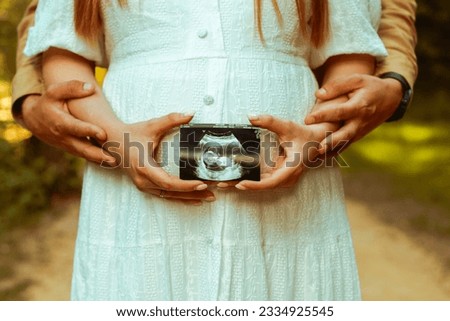 photo of a couple expecting a baby