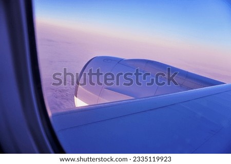 Take pictures through the windows of airplanes. see the horizon