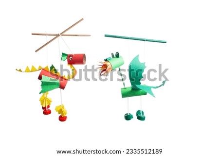 two dragon marionettes, recycled craft, DIY, easy Chinese New Year Crafts and ideas for kids, toilet paper roll craft, red and green dragons toy, marionette from recycled materials