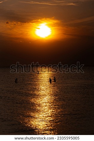 Picture of the sun setting at the beach