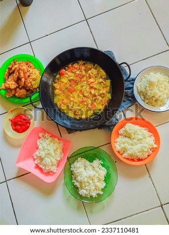chicken soup, Vegetable fritters, and ketchup and some ready-to-eat rice dishes-Stock Photo