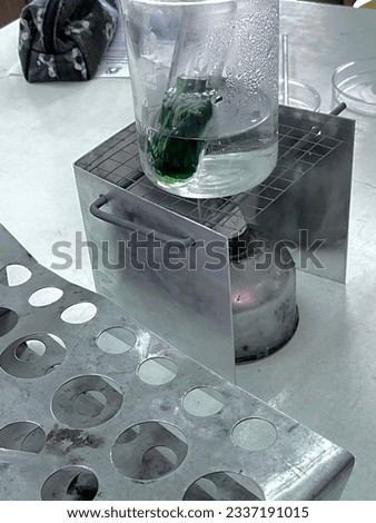 A picture of a laboratory experiment about leaf by boiling the water inside the tube