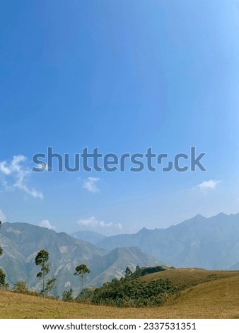 There are beautiful mountains in Son la Vietnam. It's good for taking pictures, picnics and hiking.