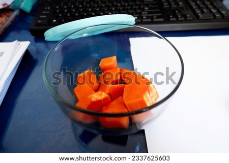 picture of papaya fruit that has been cut into pieces in a glass bowl