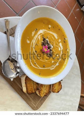 Pumpkin soup with side of garlic bread 🍞 🧄