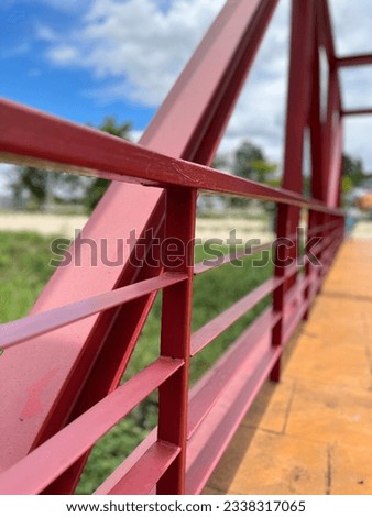 Steel railing bridge prevents falling from falling from the bridge.