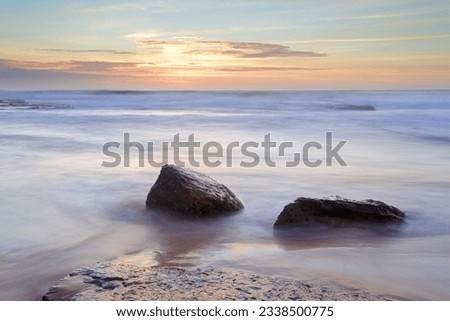 Beautiful morning light and ocean flows at Bungan Beach at Newport