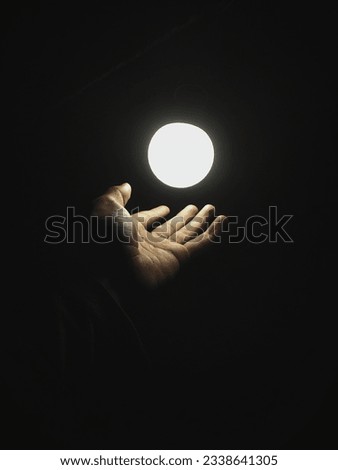 Hand moon imaje at night