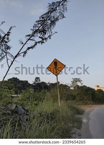 traffic sign on the side of the road