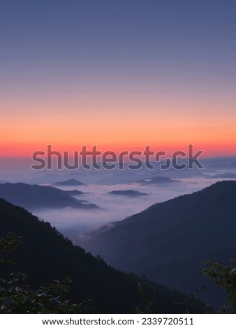 A view of the sea of clouds before sunrise