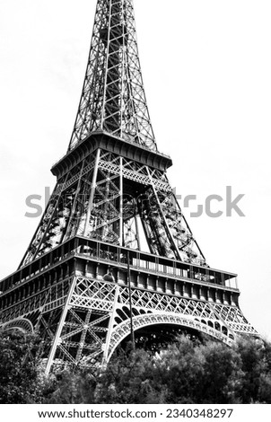Black and White French Monument