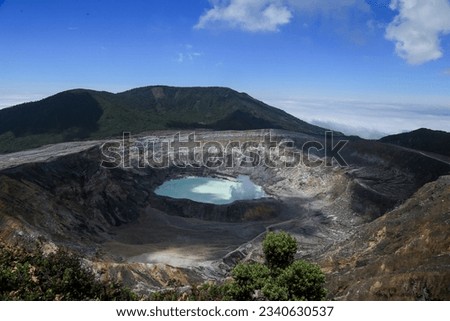 Lake inside of the Poás Volcano in the National Park