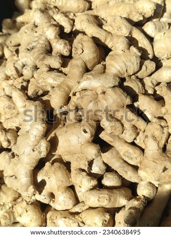 Ginger is very effective in enhancing the flavor of fish and meat curries.