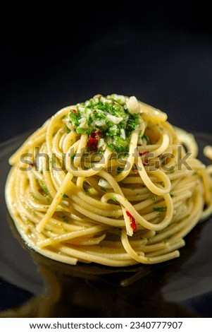 pasta Spaghetti Aglio e Olio with hot peppers.