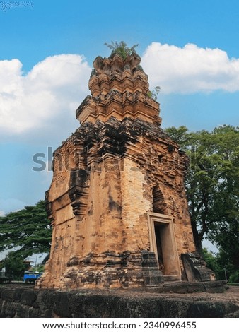 Prasat Sikhoraphum without any tourists