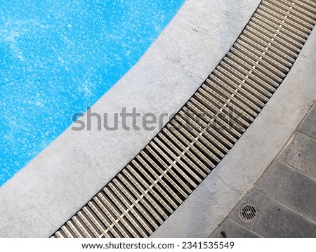 Grid for water circulation on the side of the pool