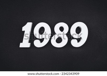 Black for the background. The number 1989 is made of white painted wood.