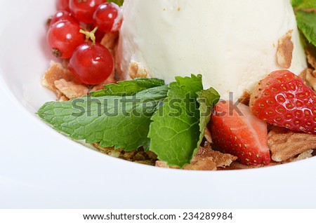 Creamy souffle with berries