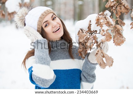 Attractive young woman in winter park