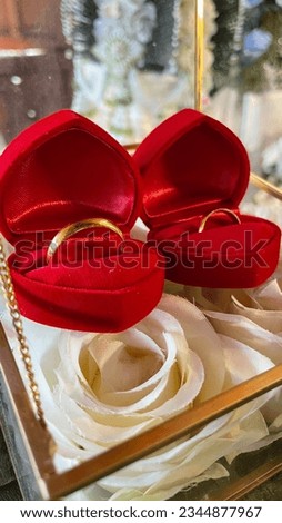 Wedding rings, engagement rings, lovers, spouses, couples, men, women, families, boyfriends, husbands and wives; happiness; redness; gold; flowers; smiles.