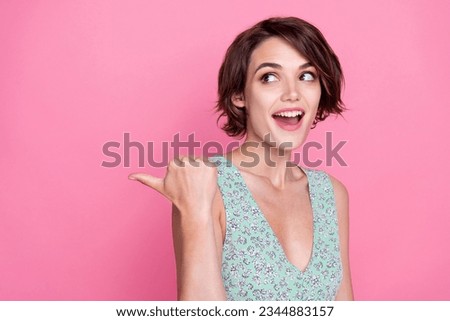 Photo of funny lady brown hair wear trendy green print flowers crop top pointing finger mockup surprise isolated on pink color background