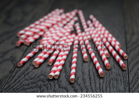 vintage paper straws on wood table, rustic style