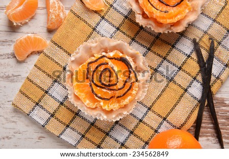 Cupcakes with mandarins