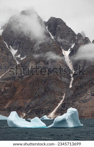 Ice couloir; Scoresby Sund, Greenland; Edge of the Greenland icecap, above the mountains; Glacier and bergs; Scoresby Sund, Greenland