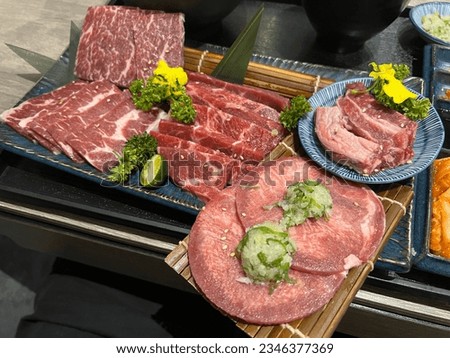 Take pictures of delicious meat slices and beautiful presentation at the barbecue shop