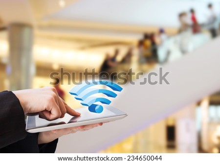 Business woman connecting to wifi in the shopping mall