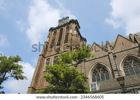 The church in the city centre of Dordrecht. Also known as “de grote kerk” and “onze lieve vrouwekerk”. The church was build between 1284 and 1470.  It is a large church in the Brabantine Gothic style.