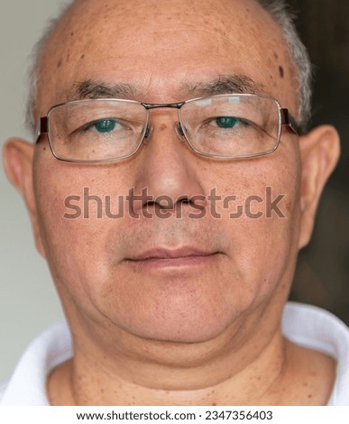 A elderly man wearing a pair of varifocal eye glasses. Royalty-Free Stock Photo #2347356403