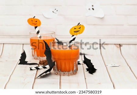 Cute Halloween pumkin juice, drinks for a kids party. Decor drinks for Halloween
