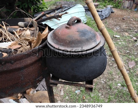 Photo of a traditional clay pot for cooking and boiling.