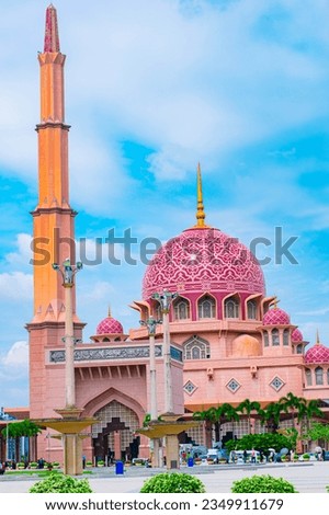 picture of the structure of the mosque in Putrajaya