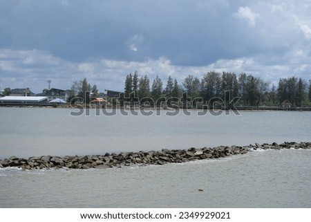 Picture of sea water at the mouth of the beach