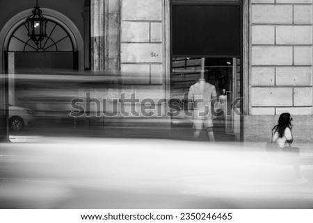 Street photography in the city of Rome in black and white.