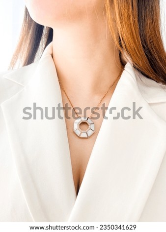 Advertising photography of gold and jewelry