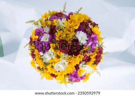 Clear picture of bouquet made in a circle shape, very beautiful.