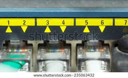Display computer server connections flashing