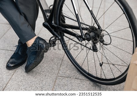 Close up picture of a man with a bike