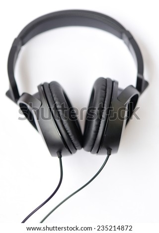 black headphones 