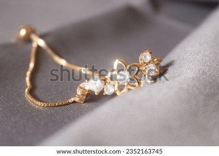 Beautiful Close Up Gold Flower Bracelet